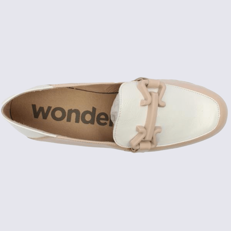 Mocassins Wonders, mocassins tendances chaîne métallique femme en cuir vernis rose et blanc