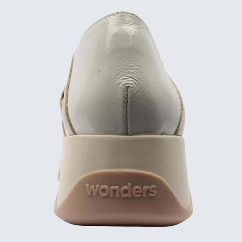 Mocassins Wonders, mocassins tendances chaîne métallique femme en cuir vernis rose et blanc