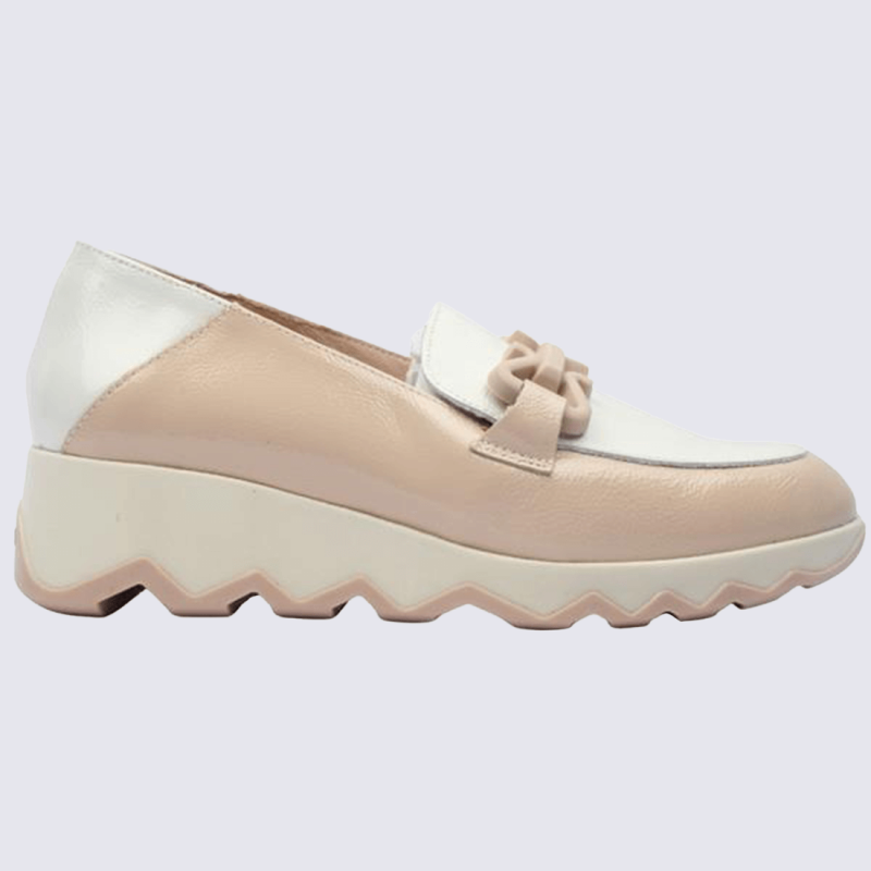 Mocassins Wonders, mocassins tendances chaîne métallique femme en cuir vernis rose et blanc