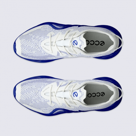 Baskets ECCO, Baskets performance sportive homme en maille blanche et semelle bleue Baskets ECCO, Baskets performance sportive homme en maille blanche et semelle bleue