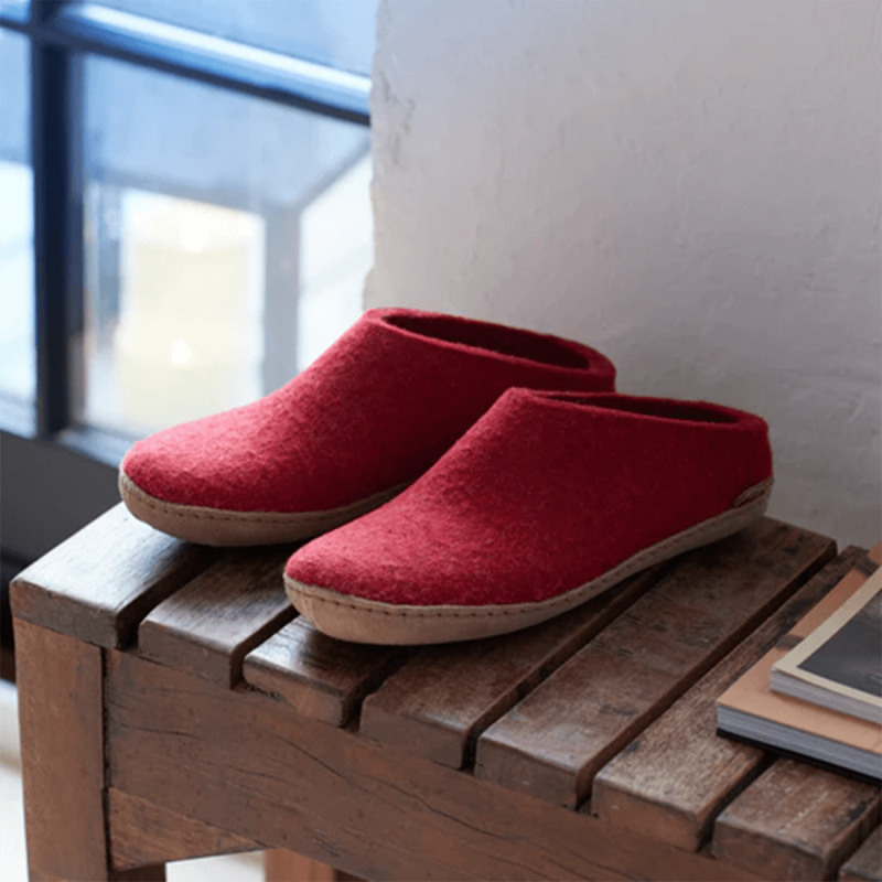 Chaussons Glerups, modèle Slip-On mixte en laine naturelle Rouge