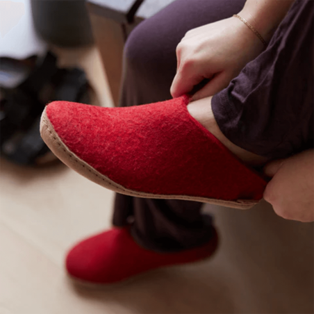 Chaussons Glerups, modèle Slip-On mixte en laine naturelle Rouge Chaussons Glerups, modèle Slip-On mixte en laine naturelle Rouge