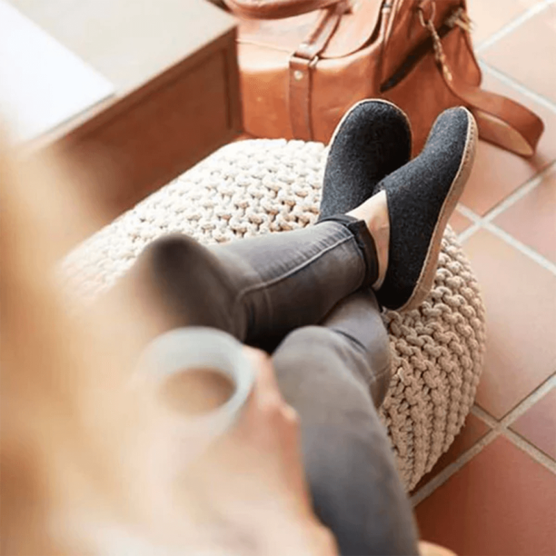 Chaussons Glerups, modèle Slip-On mixte en laine naturelle charbon de bois
