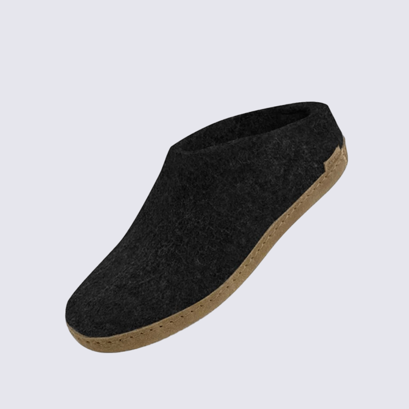 Chaussons Glerups, modèle Slip-On mixte en laine naturelle charbon de bois