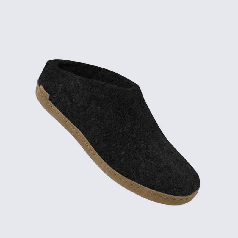 Chaussons Glerups, modèle Slip-On mixte en laine naturelle charbon de bois
