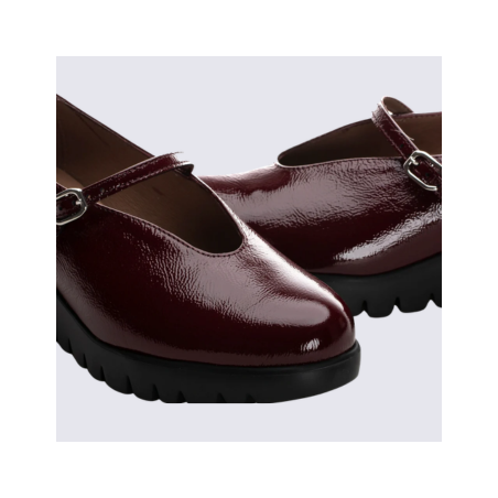 Chaussures Wonders, Chaussures compensées femme en cuir vernis vin
