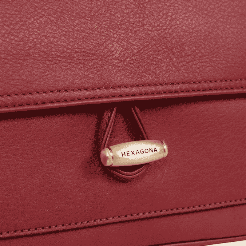 Sac porté travers Hexagona, sac porté travers classe et moderne femme en rouge foncé